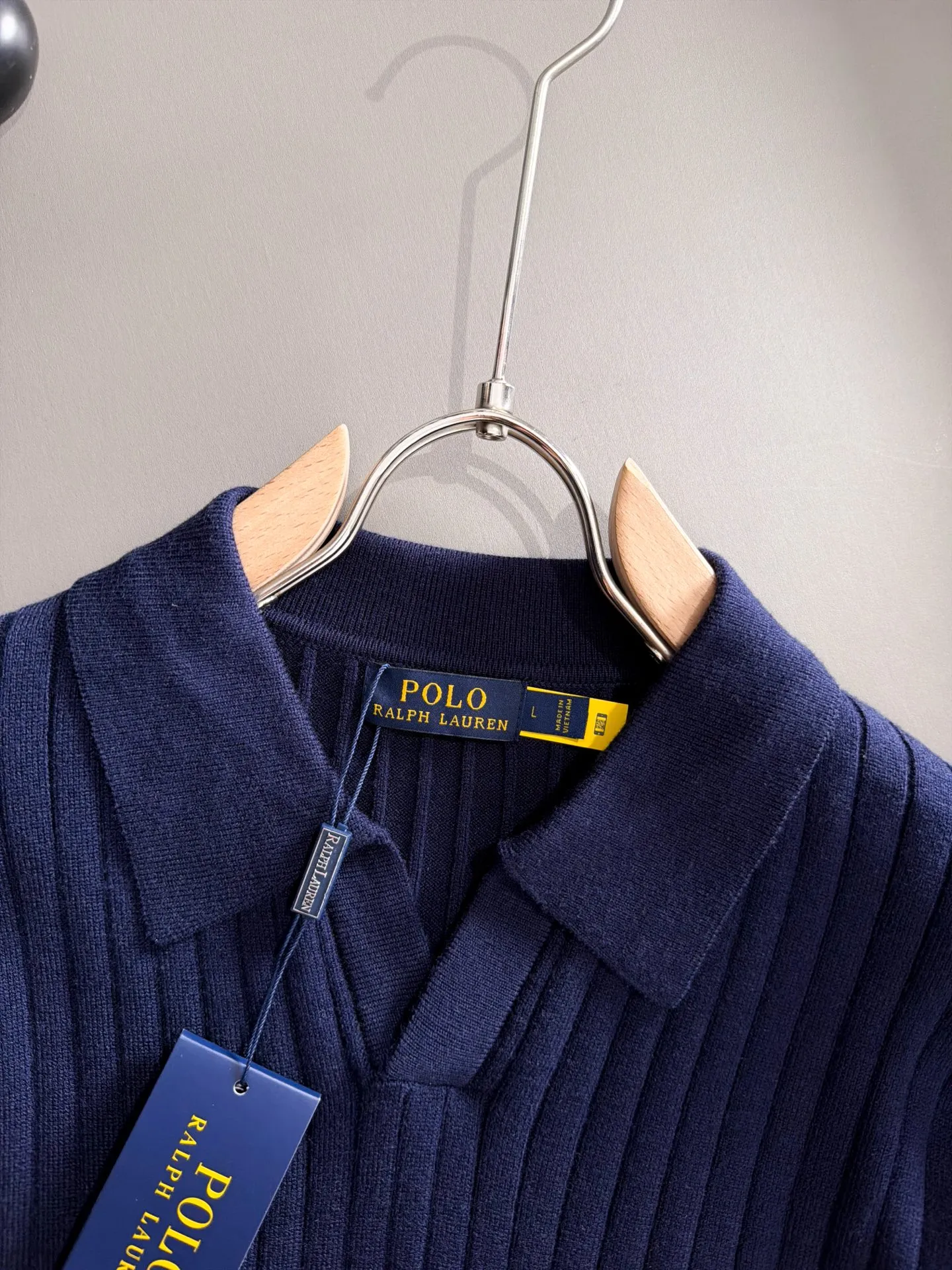 🛫🛫🛫High version Ralph Lauren 2026 autumn and winter New Arrival cardigan! High-quality imported fabrics and high-density knitting, Versatile sweaters are so handsome! Logo! More durable and less deformable. The counter version is a must-have for daily commuting. Light luxury. Premium products are simple, fashionable and elegant. Simple Versatile style does not look picky on the upper body. The upper body is stylish but not tight. Suitable for travel, leisure and other types of party occasions. Simple, neat and uncomplicated. Impeccable details. The design concept of brand elements embodies high quality. It feels delicate and soft and can be easily held in various styles. Classic fashion clothing, which is sought after every year, has become popular all over the world! ​Sizes:M-3XL